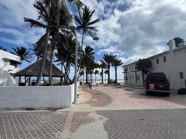 315 Mckinley Street, Hollywood, FL 33019