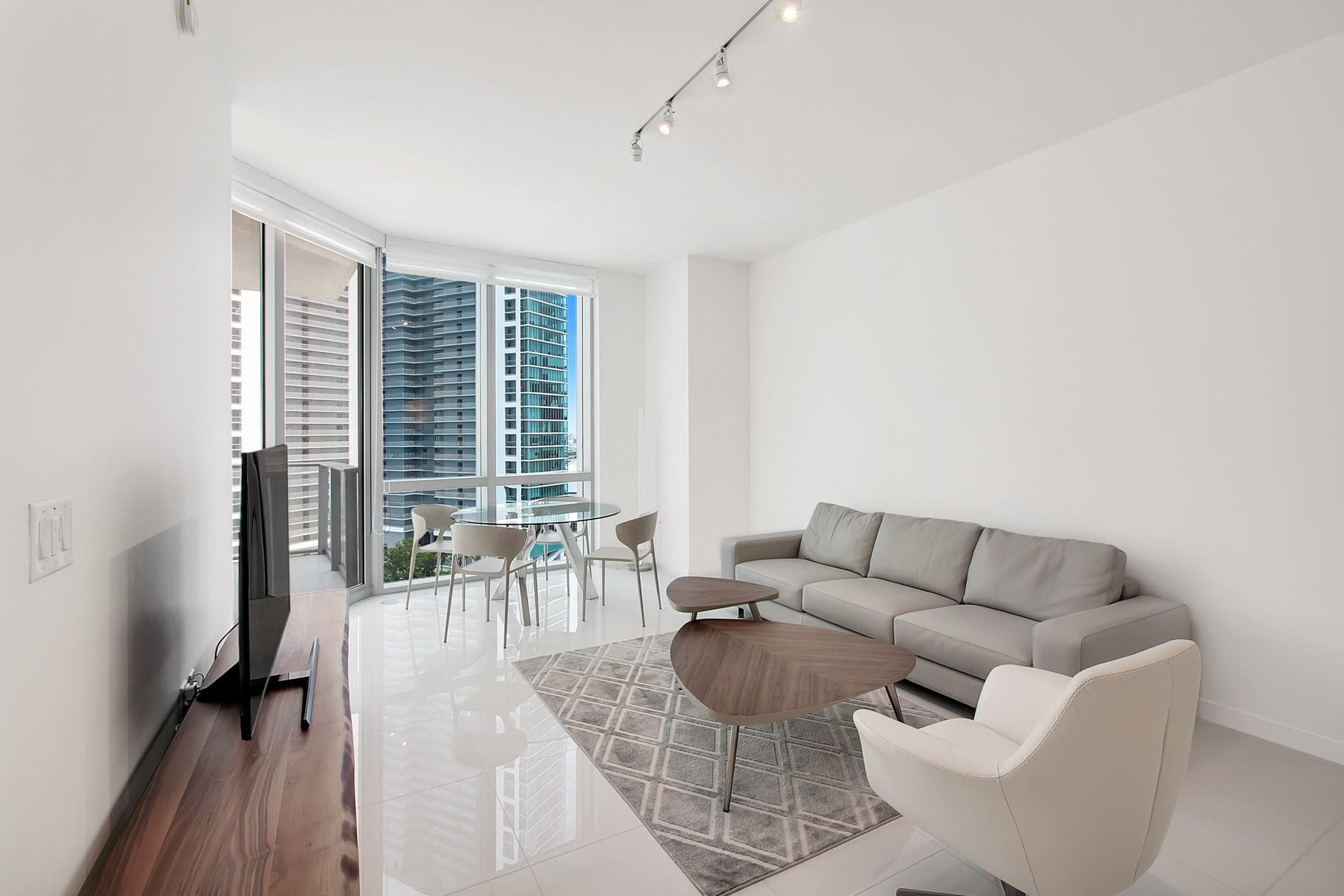 851 NE 1st Avenue 2005, Miami, FL 33132 3