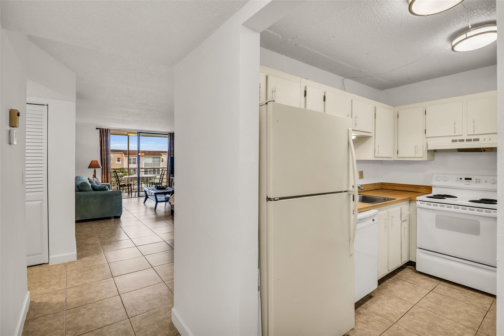 2840 Somerset Drive 403, Lauderdale Lakes, FL 33311 3