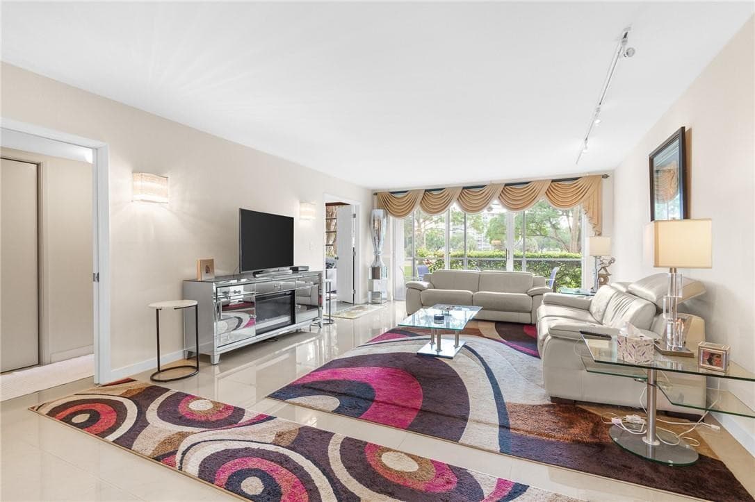 3800 Oaks Clubhouse Drive 110, Pompano Beach, FL 33069 2