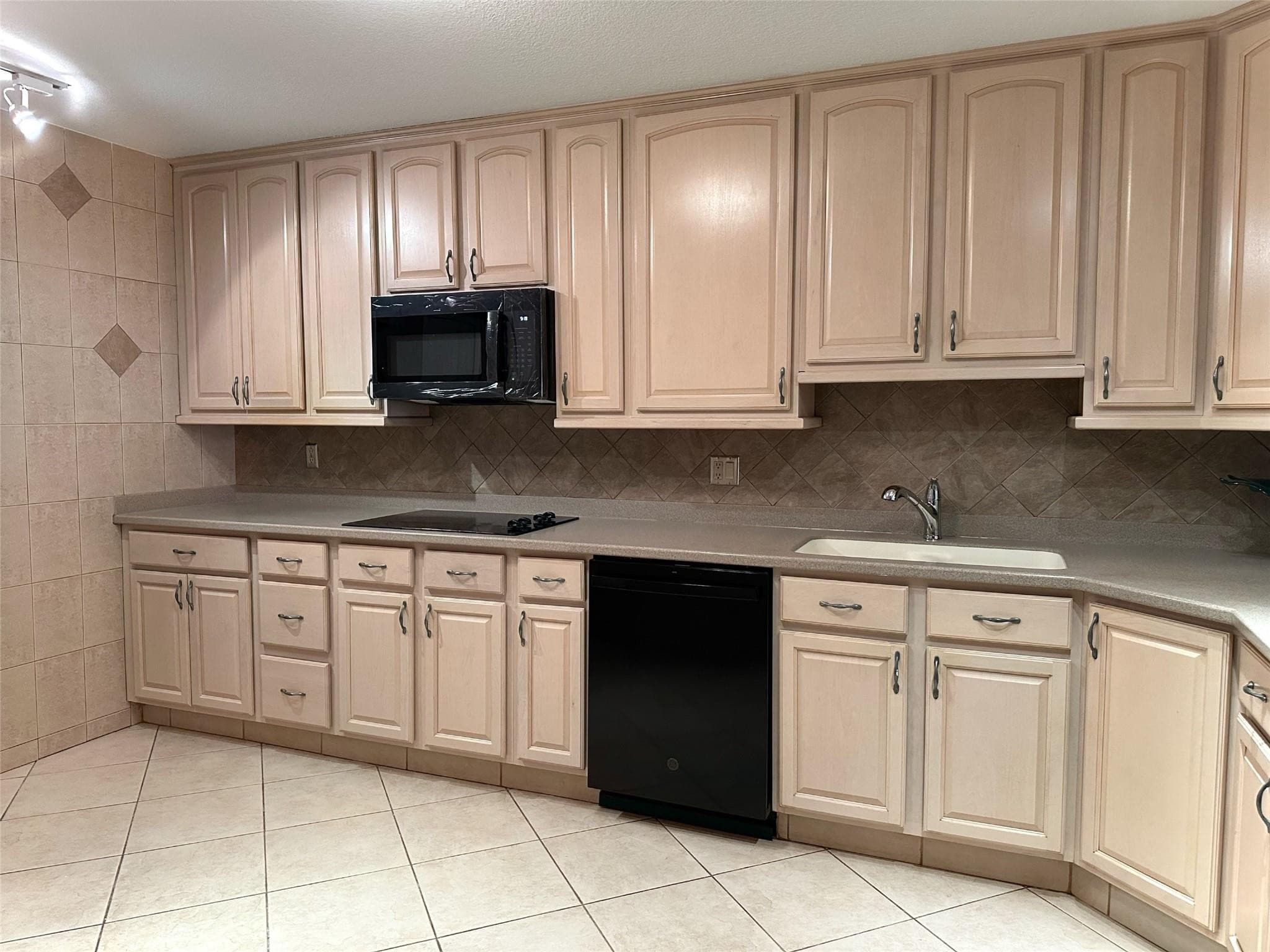 2500 Parkview Drive 814, Hallandale Beach, FL 33009 14