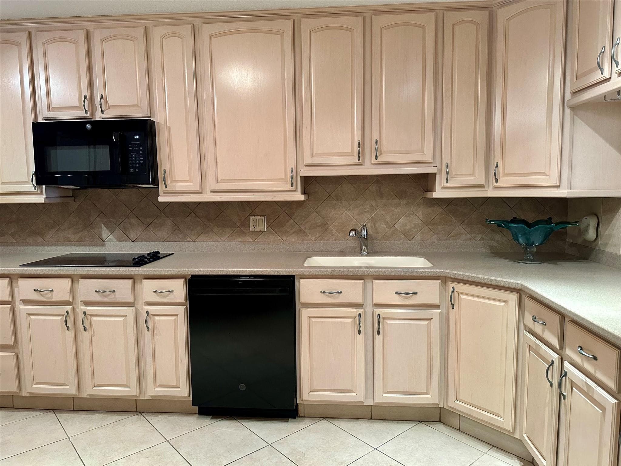 2500 Parkview Drive 814, Hallandale Beach, FL 33009 19