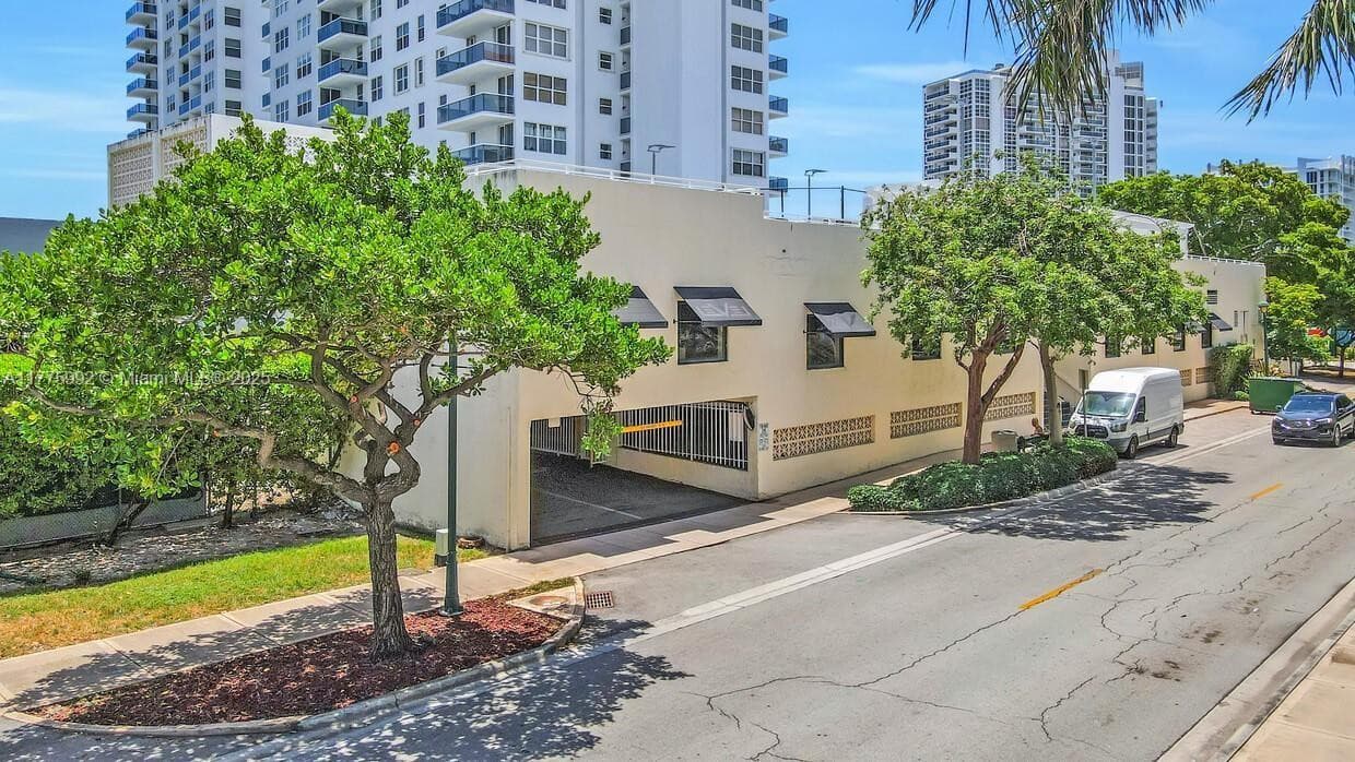 3015 N Ocean Boulevard C1-C8, Fort Lauderdale, FL 33308 4