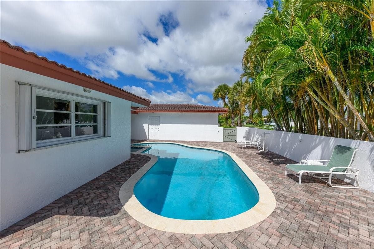 200 SE 11th Street, Pompano Beach, FL 33060 6