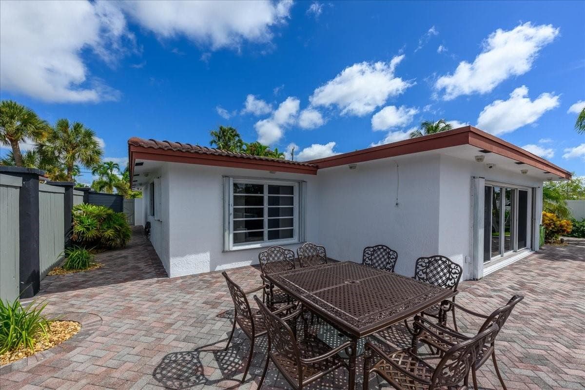 200 SE 11th Street, Pompano Beach, FL 33060 8