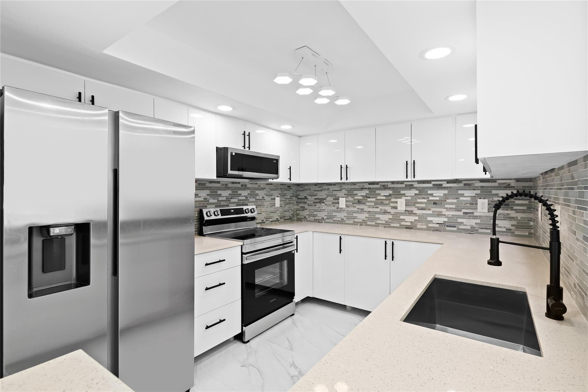 800 Parkview Drive 718, Hallandale Beach, FL 33009 4