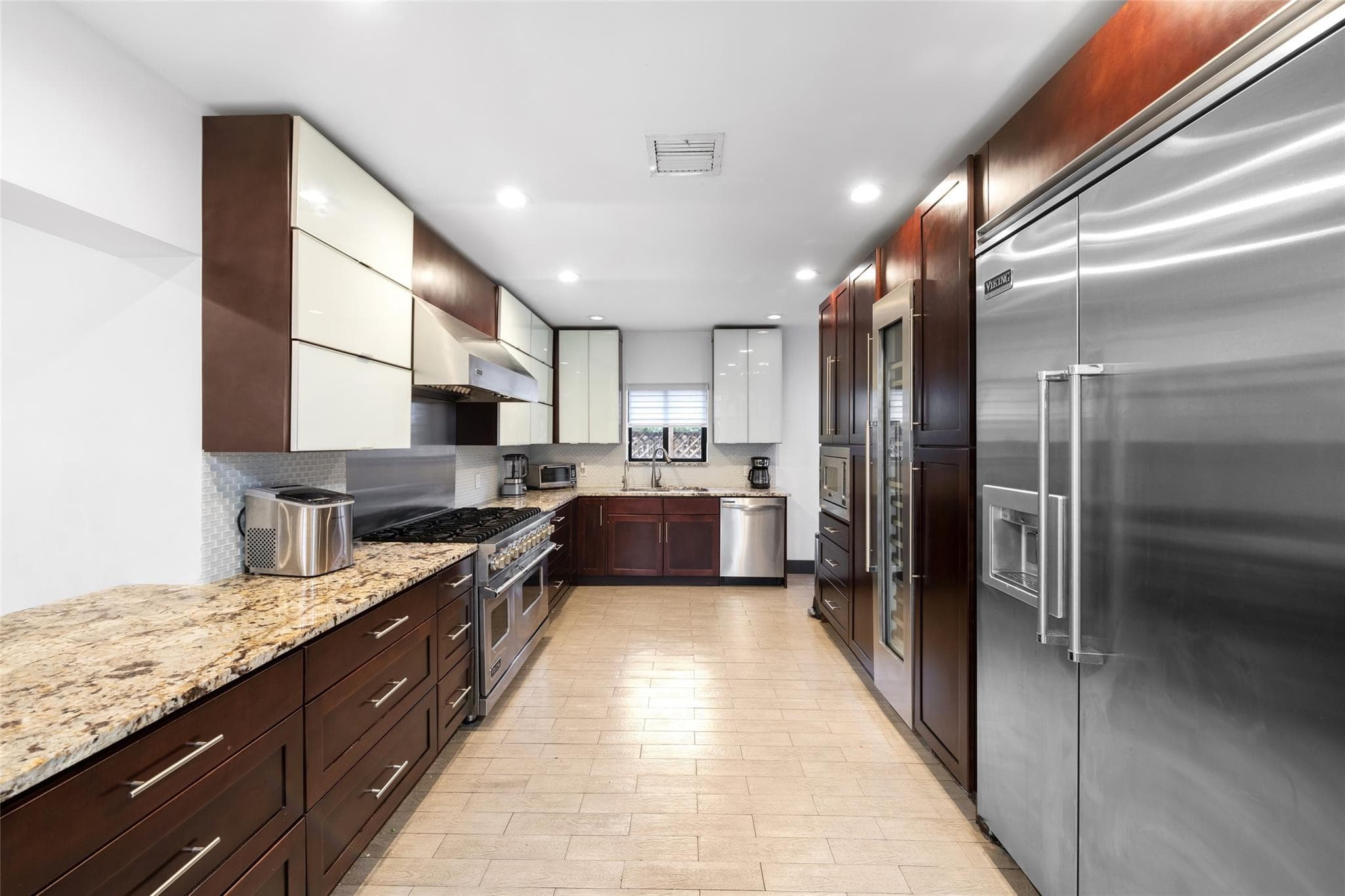 2301 N Atlantic Boulevard, Fort Lauderdale, FL 33305 24