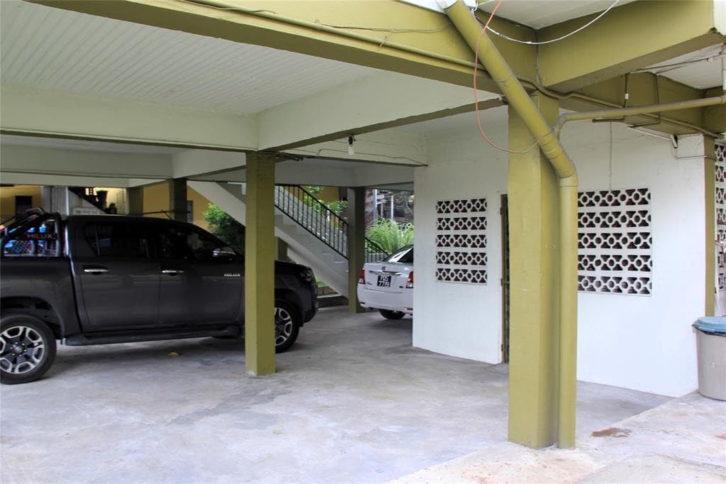21 Southern Main Road Duncan Village 8
