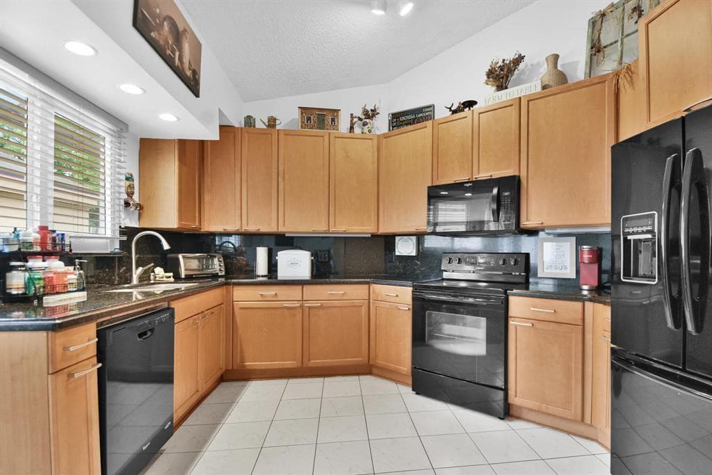 2251 NW 34th Terrace, Coconut Creek, FL 33066 13