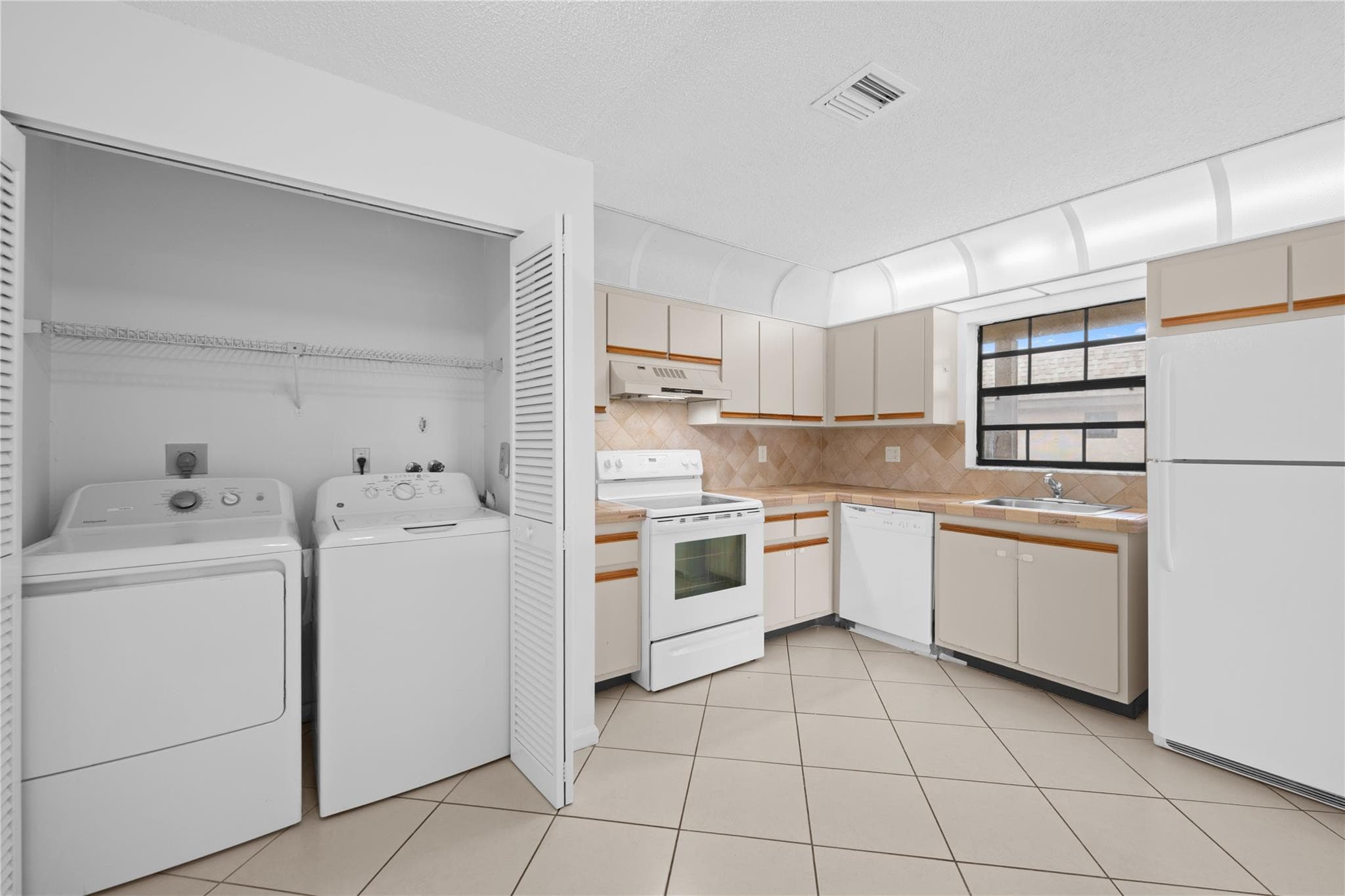 3574 NW 95th Terrace 8q, Fort Lauderdale, FL 33351 3