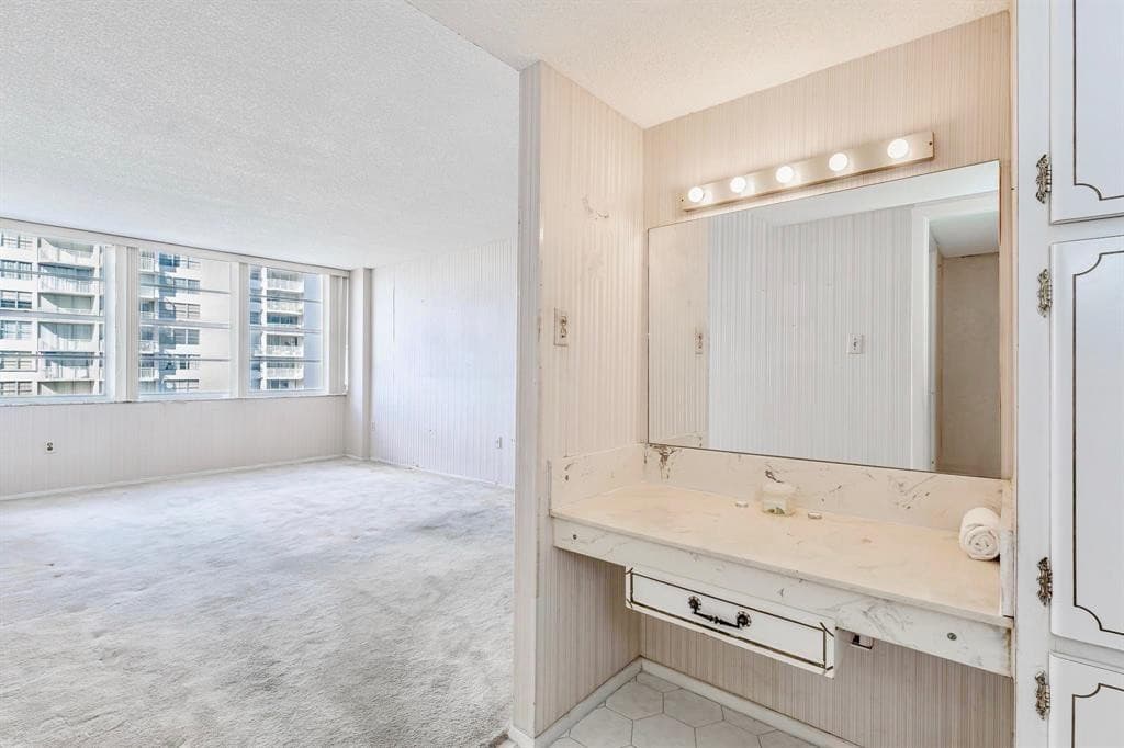 18031 Biscayne Boulevard 1104, Aventura, FL 33160 10