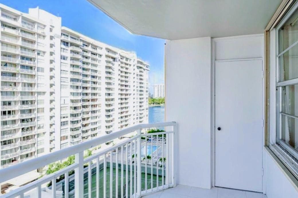 18031 Biscayne Boulevard 1104, Aventura, FL 33160 13