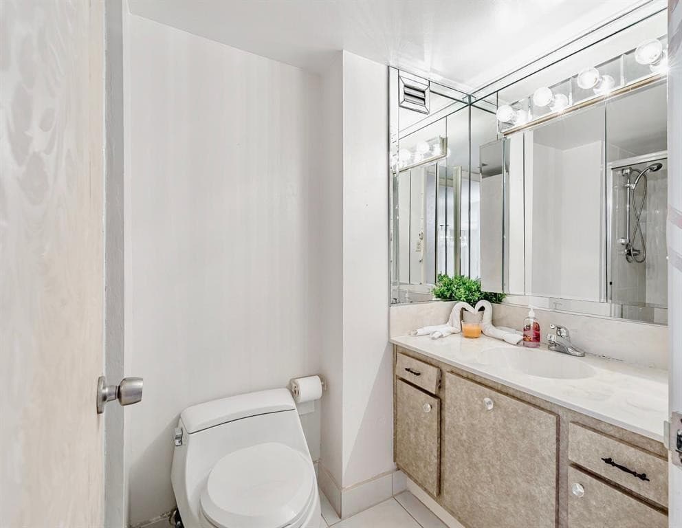 18031 Biscayne Boulevard 1104, Aventura, FL 33160 17