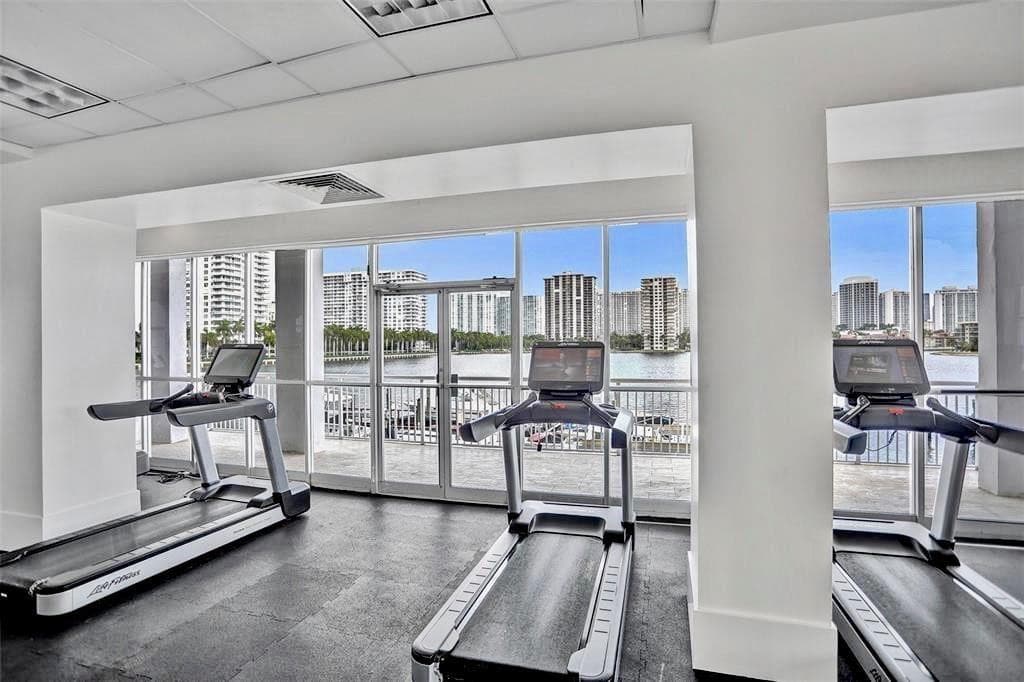 18031 Biscayne Boulevard 1104, Aventura, FL 33160 25