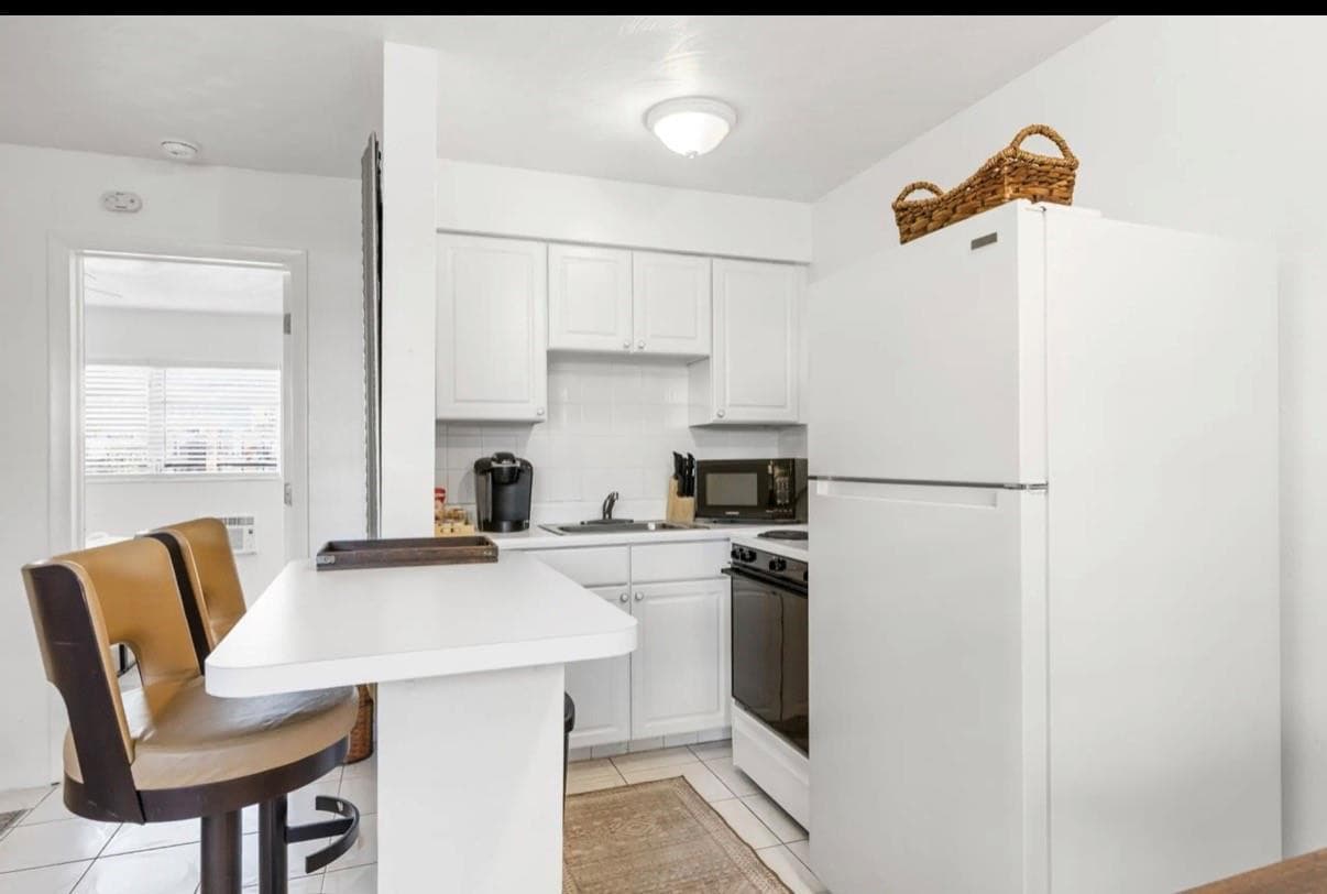 820 NE 16th Avenue 3, Fort Lauderdale, FL 33304 6
