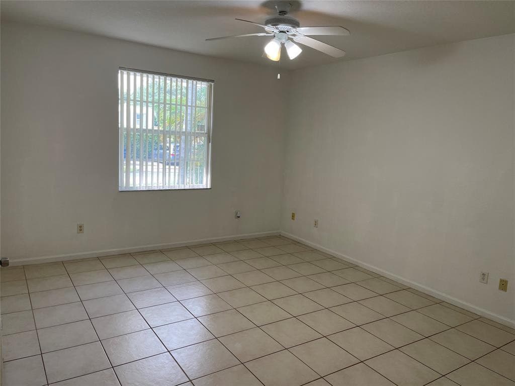 713 NE 4th Street, Hallandale Beach, FL 33009 18