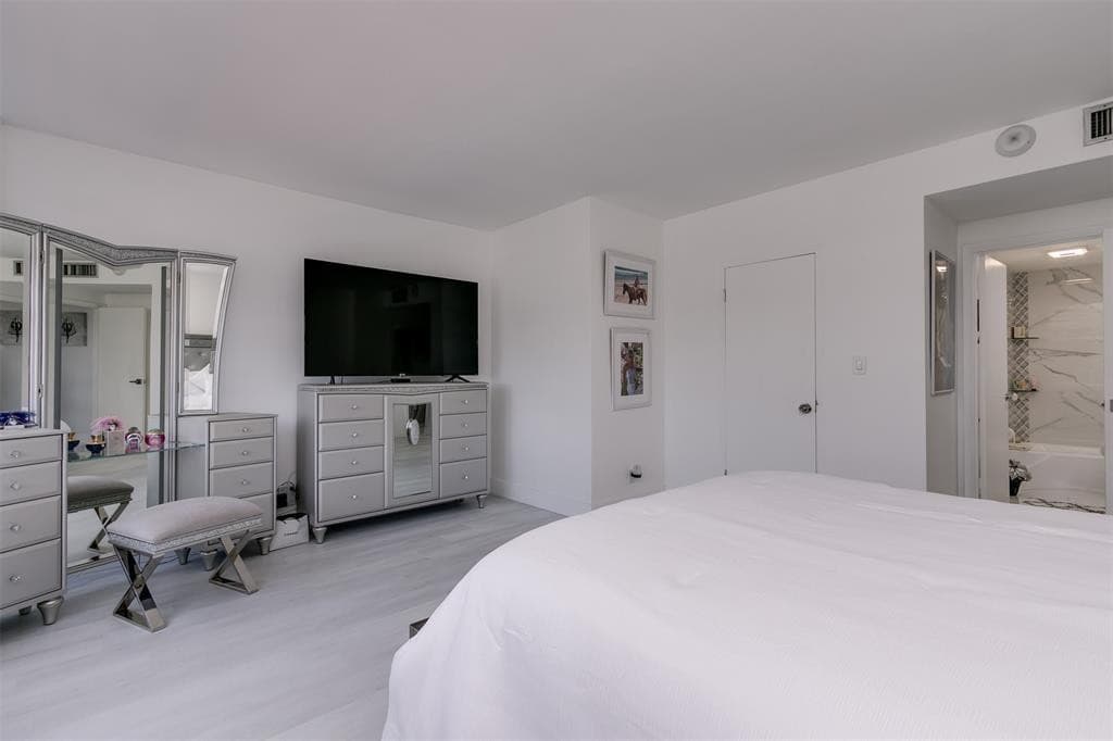 3333 NE 34th Street 304, Fort Lauderdale, FL 33308 24
