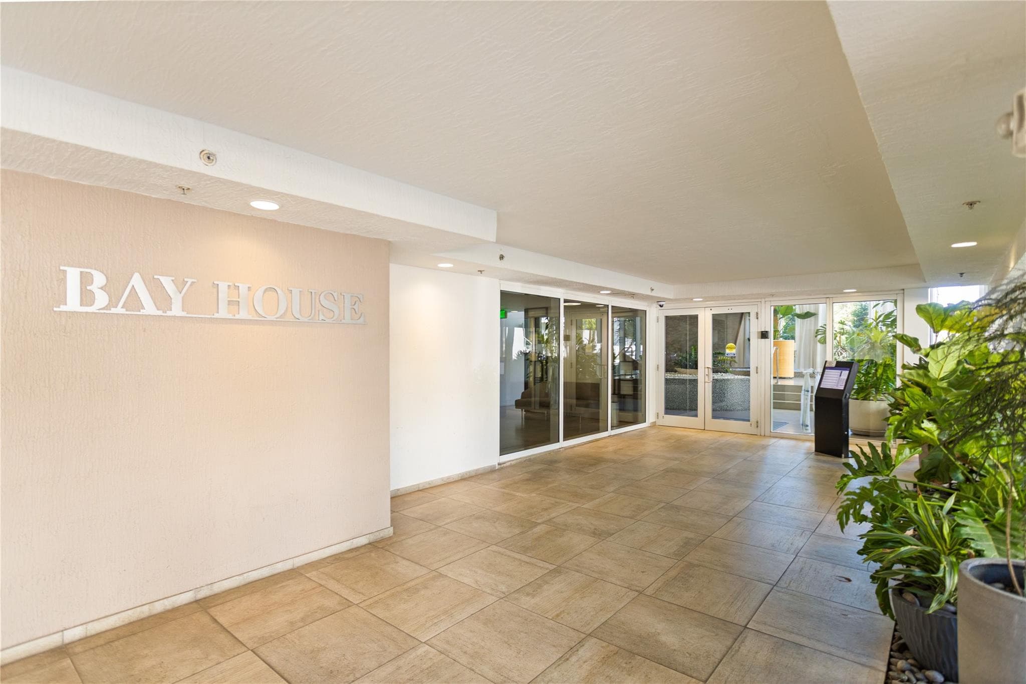 600 NE 27th Street 2301, Miami, FL 33137 32