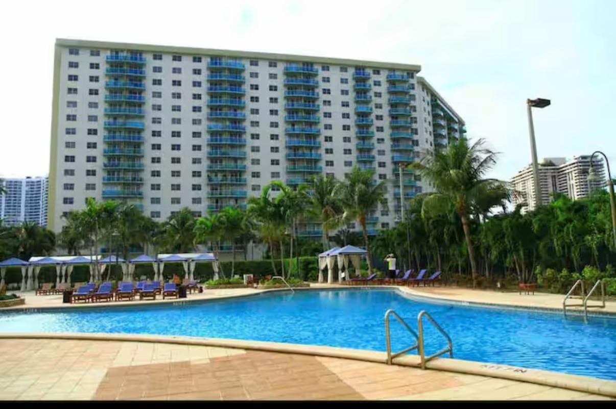 19370 Collins Avenue 301, Sunny Isles Beach, FL 33160 30