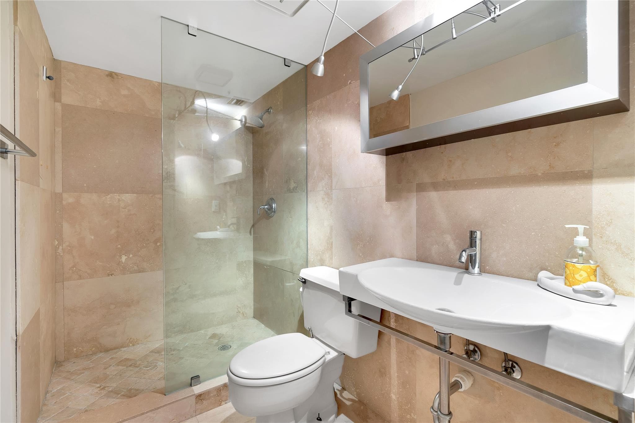 112 N Birch Road 202, Fort Lauderdale, FL 33304 16