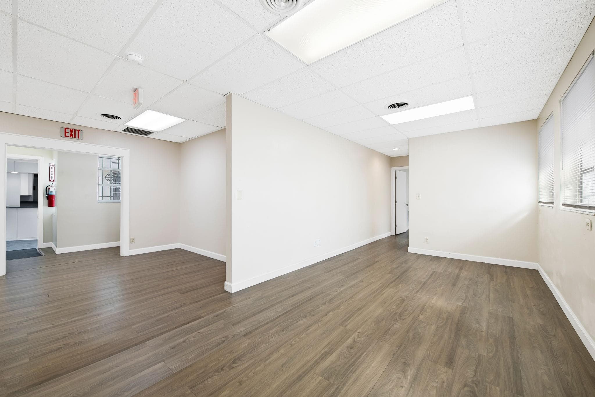 1130 Bayview Drive, Fort Lauderdale, FL 33304 30