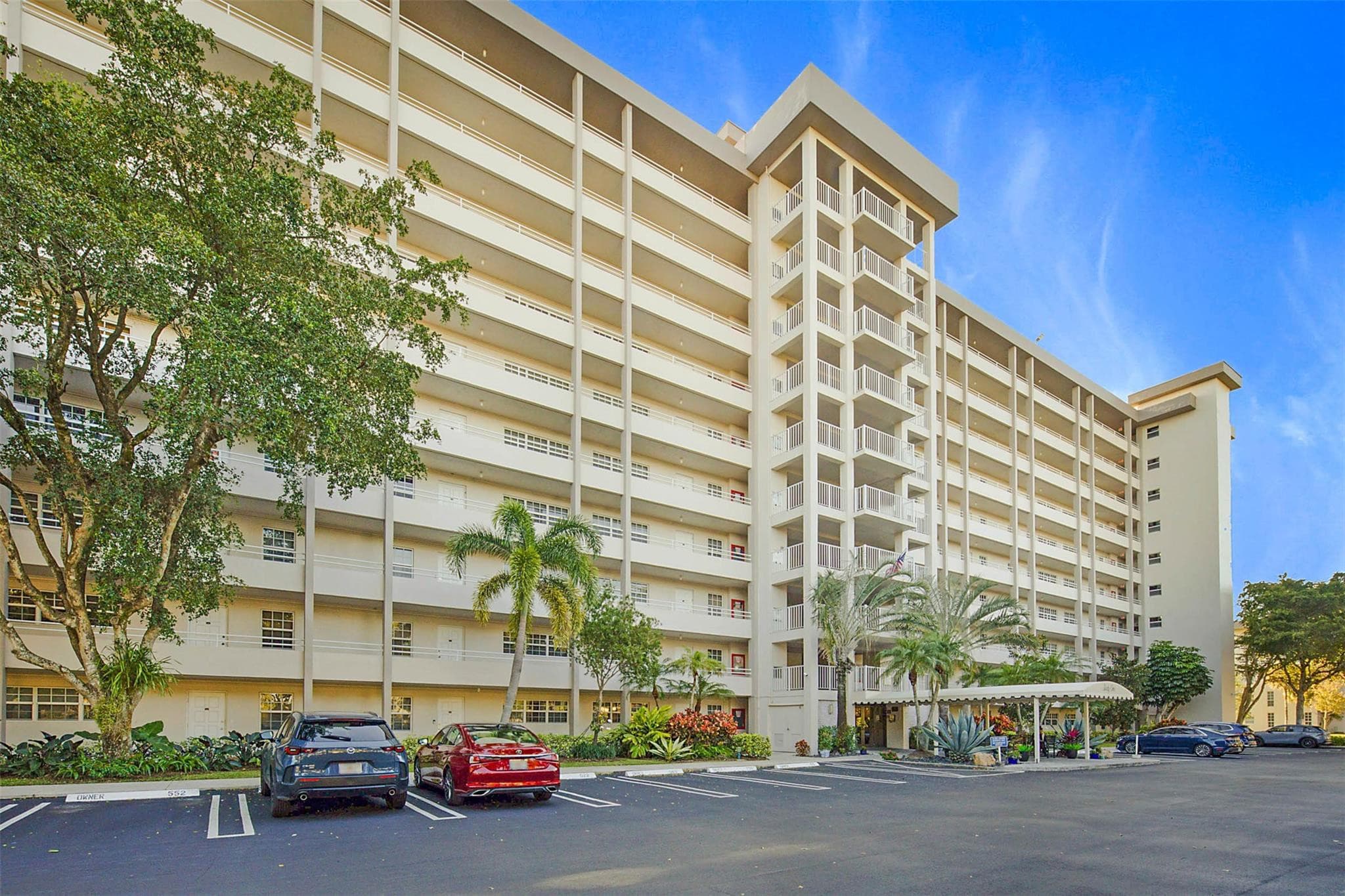 575 Oaks Lane 703, Pompano Beach, FL 33069 4