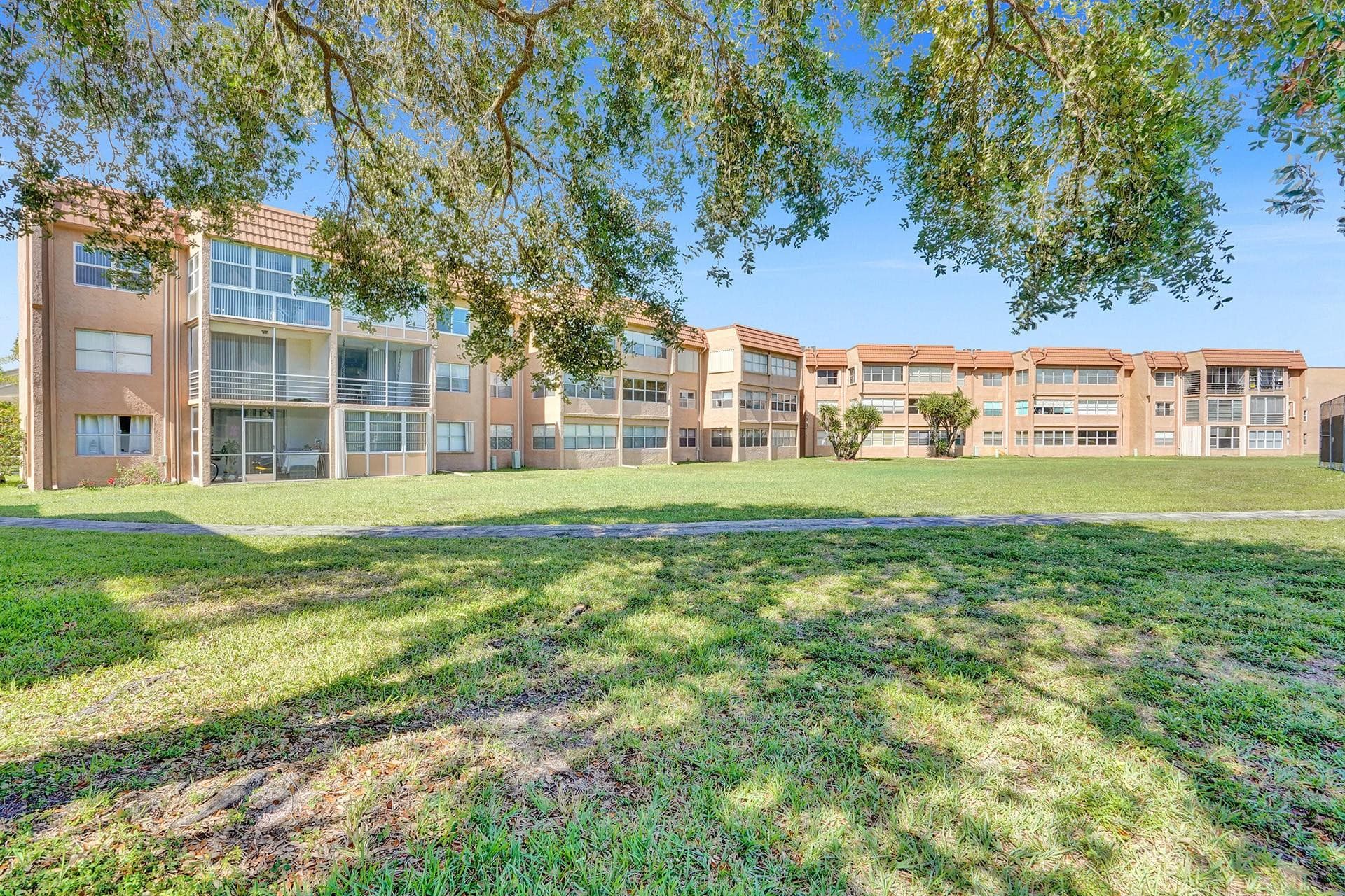 9821 Sunrise Lakes Boulevard 106, Sunrise, FL 33322 24