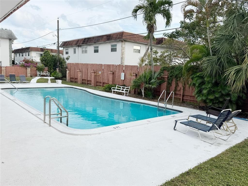 230 SW 1st Street G-8, Pompano Beach, FL 33060 2