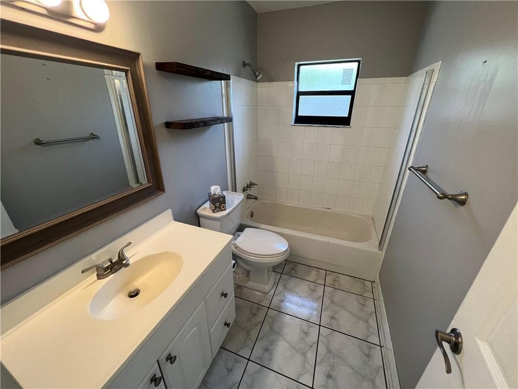 230 SW 1st Street G-8, Pompano Beach, FL 33060 18