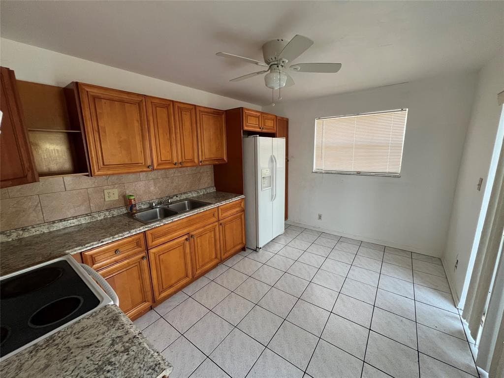 230 SW 1st Street G-8, Pompano Beach, FL 33060 22