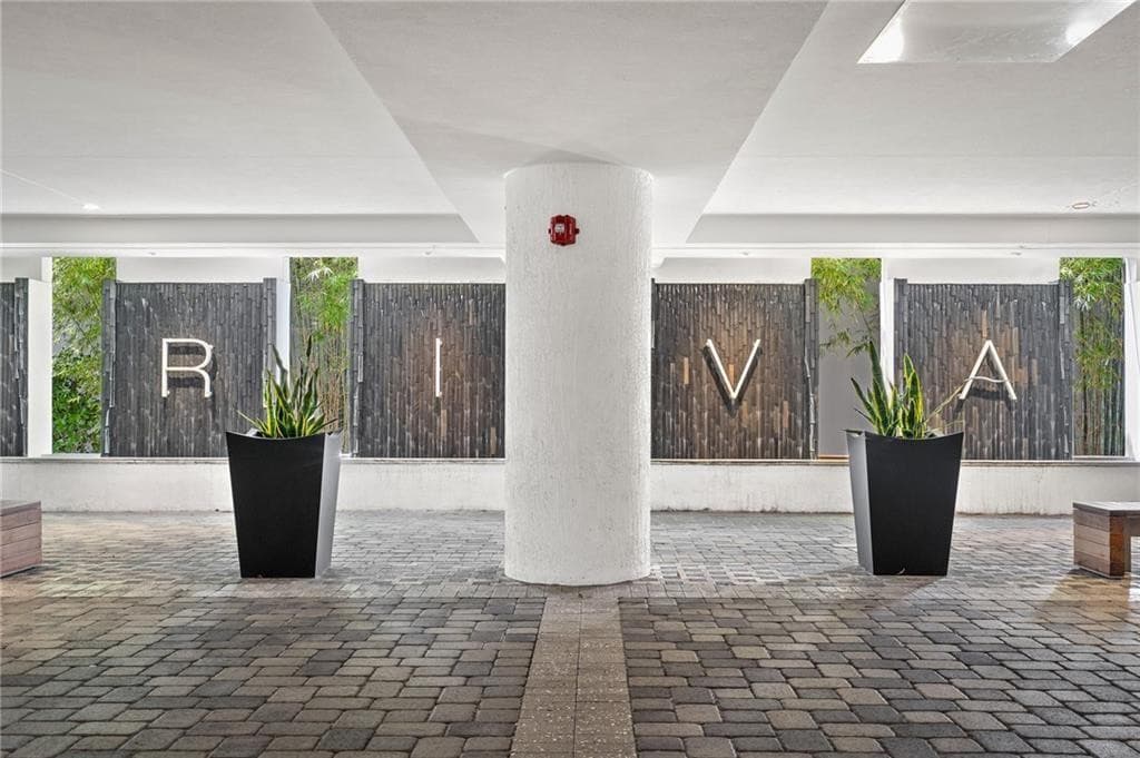 1180 N Federal Highway 1203, Fort Lauderdale, FL 33304 24