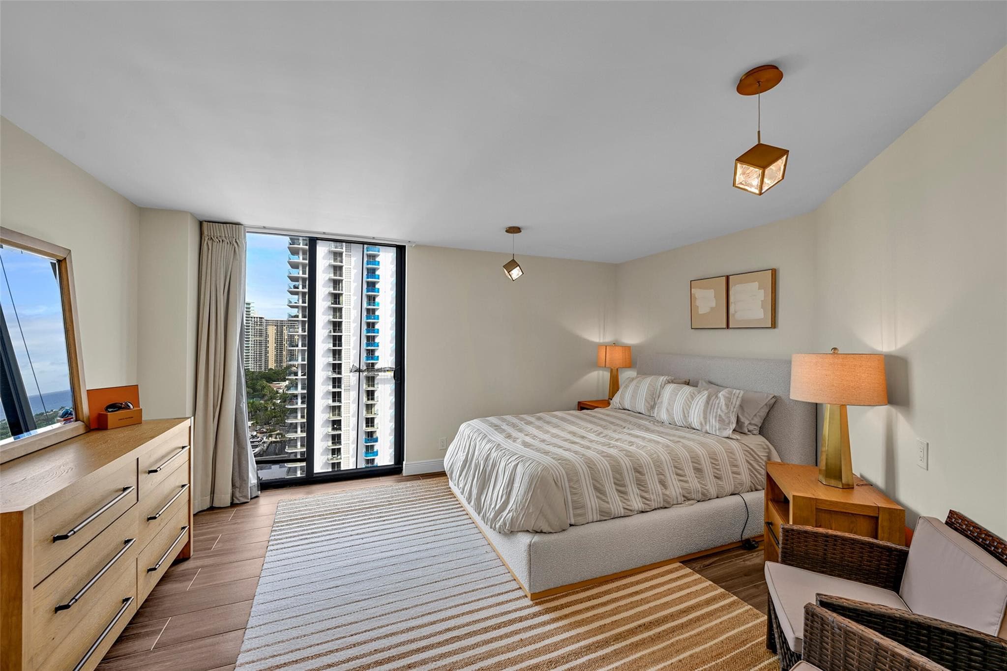 19667 Turnberry Way 20gr, Miami, FL 33180 22