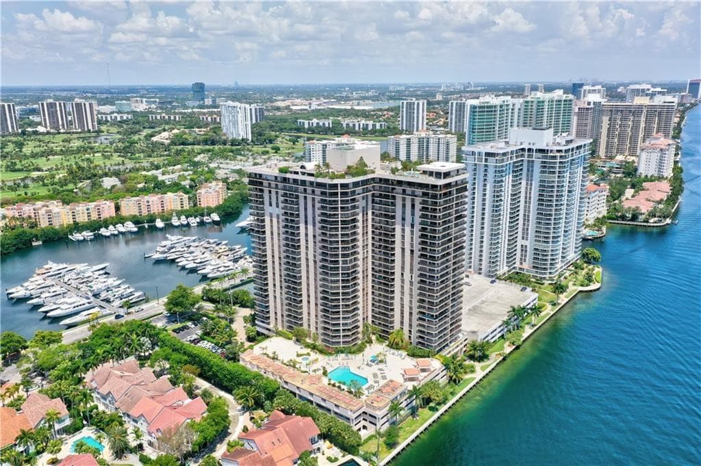 19667 Turnberry Way 20gr, Miami, FL 33180 37