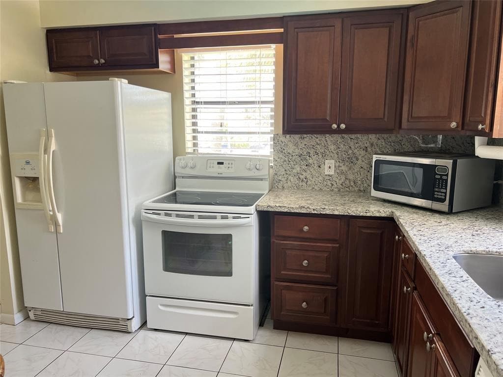 445 SE 21st Avenue 201, Deerfield Beach, FL 33441 5