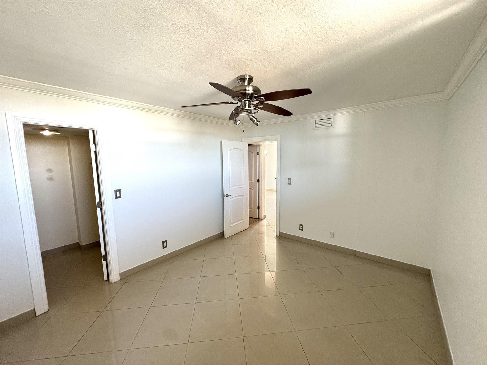 4800 Bayview Drive 406, Fort Lauderdale, FL 33308 11