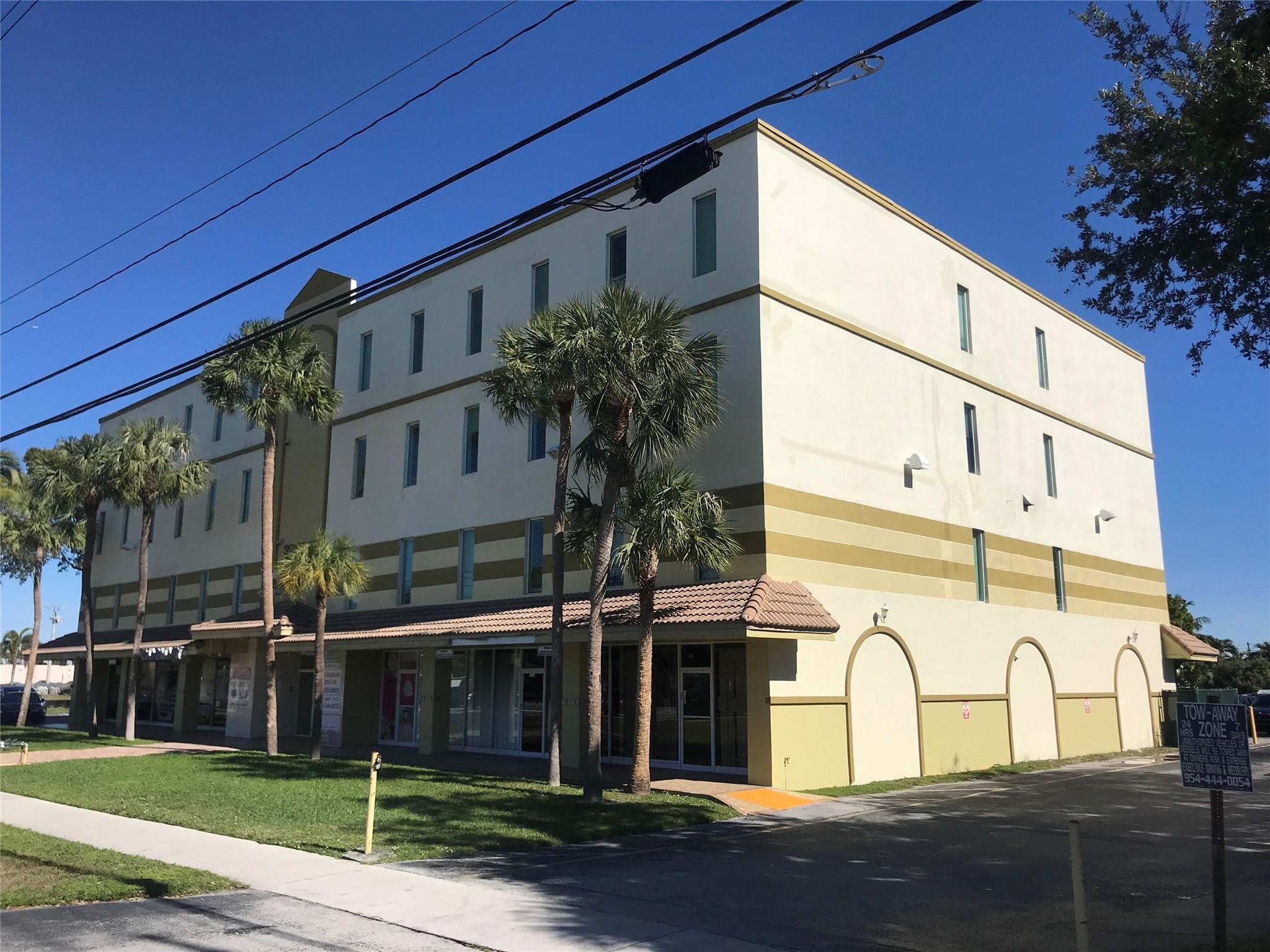 4000 N State Road 7 310, Lauderdale Lakes, FL 33319 2