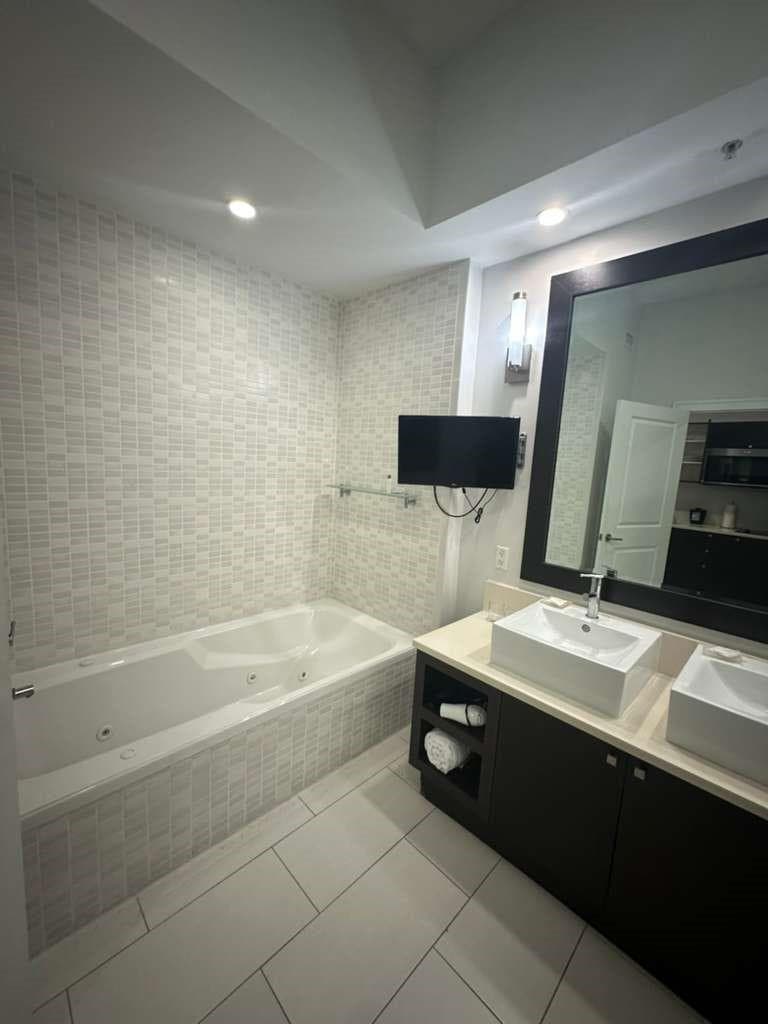5300 NW 87th Avenue 706, Miami, FL 33178 11