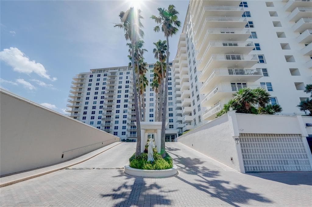 1 Las Olas Circle 1117, Fort Lauderdale, FL 33316 29