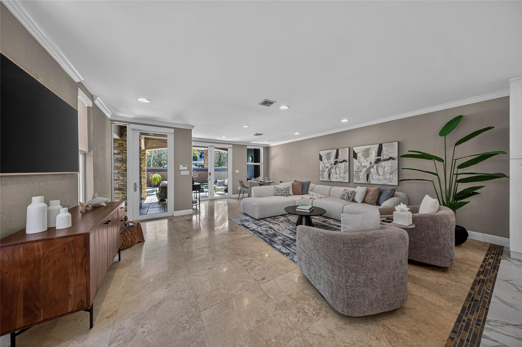 1215 NE 1st Street, Fort Lauderdale, FL 33301 54