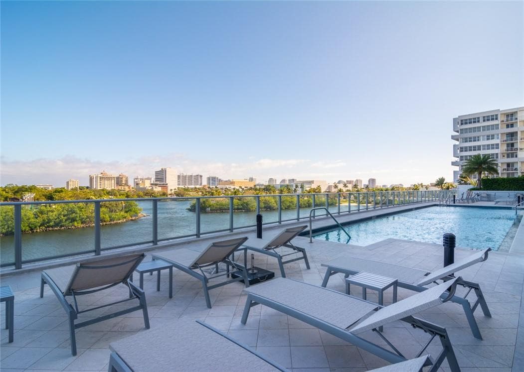 1180 N Federal Highway 1103, Fort Lauderdale, FL 33304 32