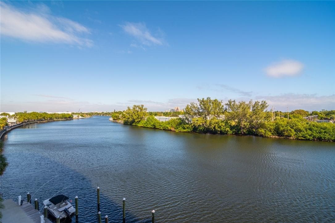 1180 N Federal Highway 1103, Fort Lauderdale, FL 33304 33
