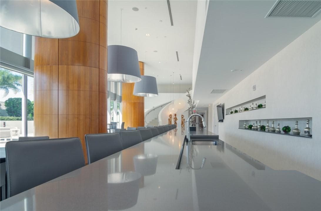 1180 N Federal Highway 1103, Fort Lauderdale, FL 33304 38