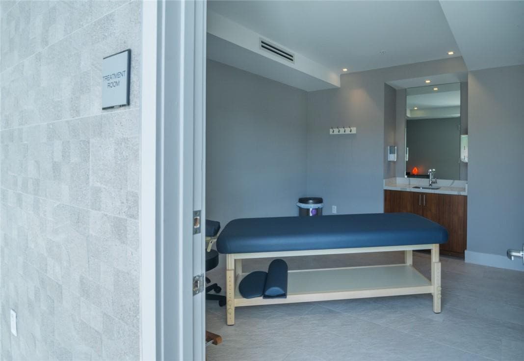 1180 N Federal Highway 1103, Fort Lauderdale, FL 33304 63