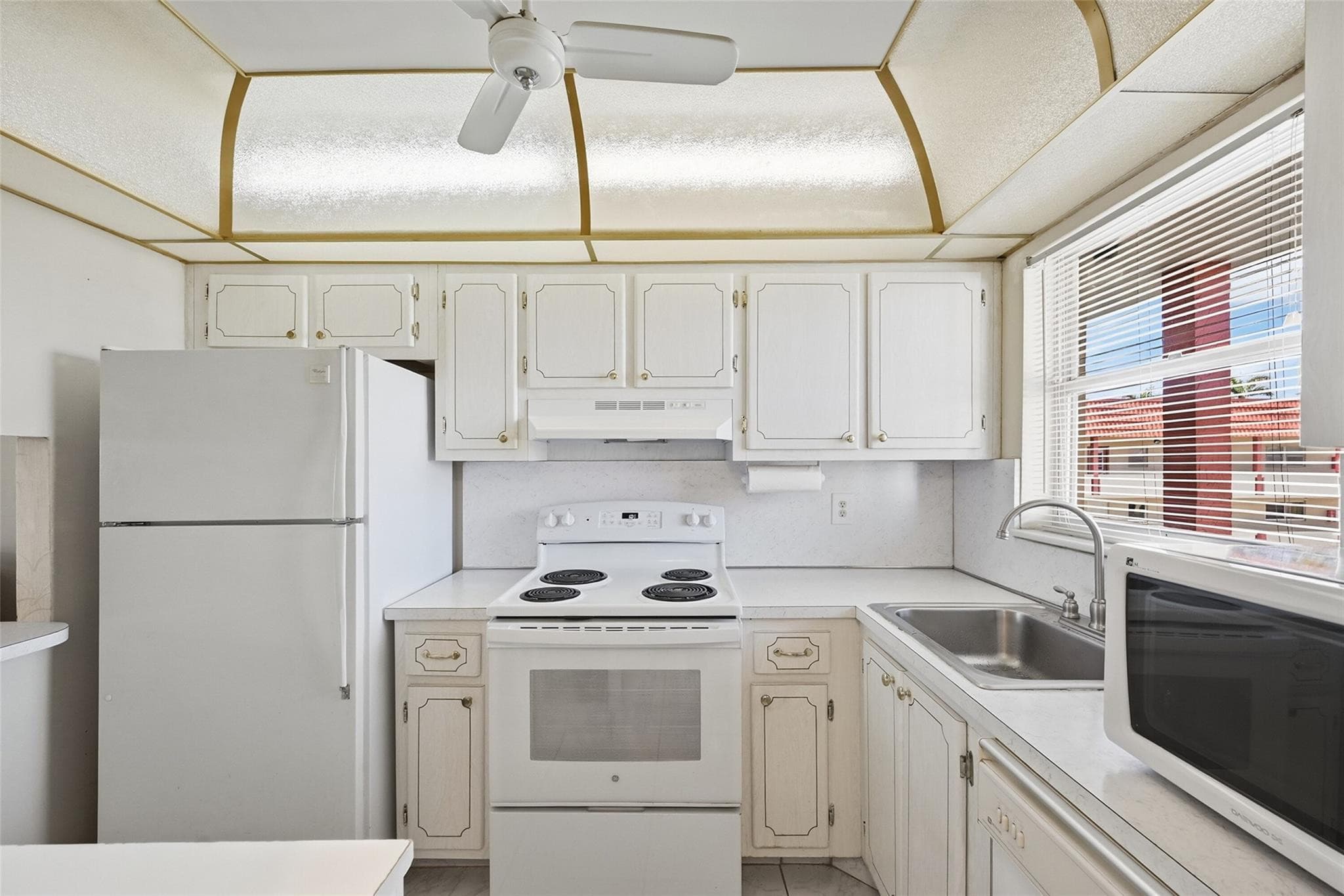 8040 N Sunrise Lakes Drive 303, Fort Lauderdale, FL 33322 4