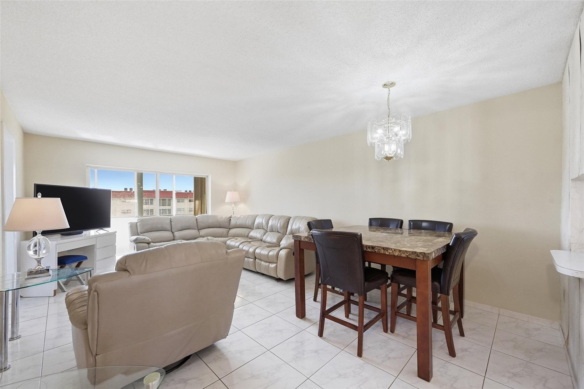 8040 N Sunrise Lakes Drive 303, Fort Lauderdale, FL 33322 7
