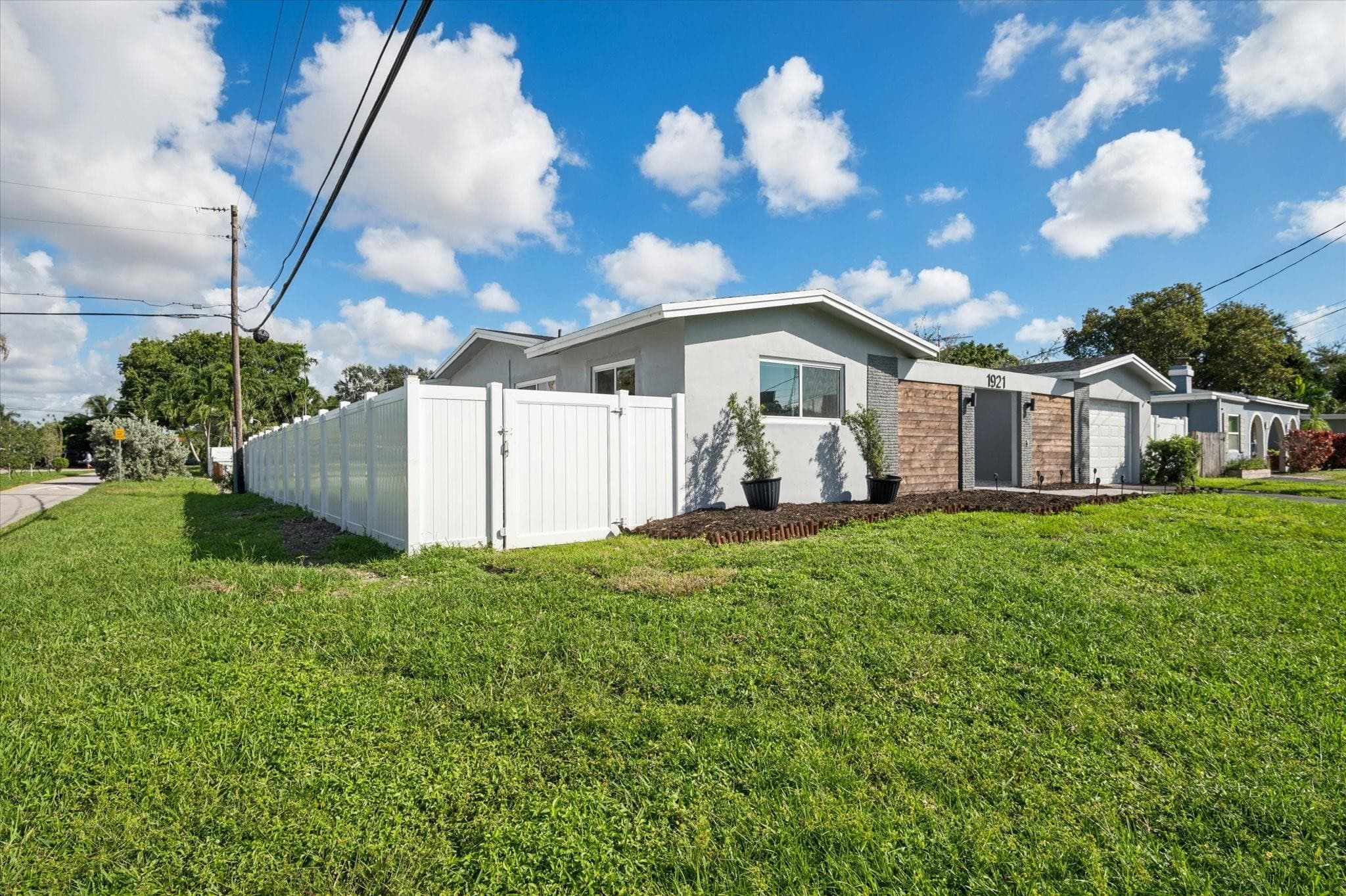 1921 NW 31st Court, Oakland Park, FL 33309 24