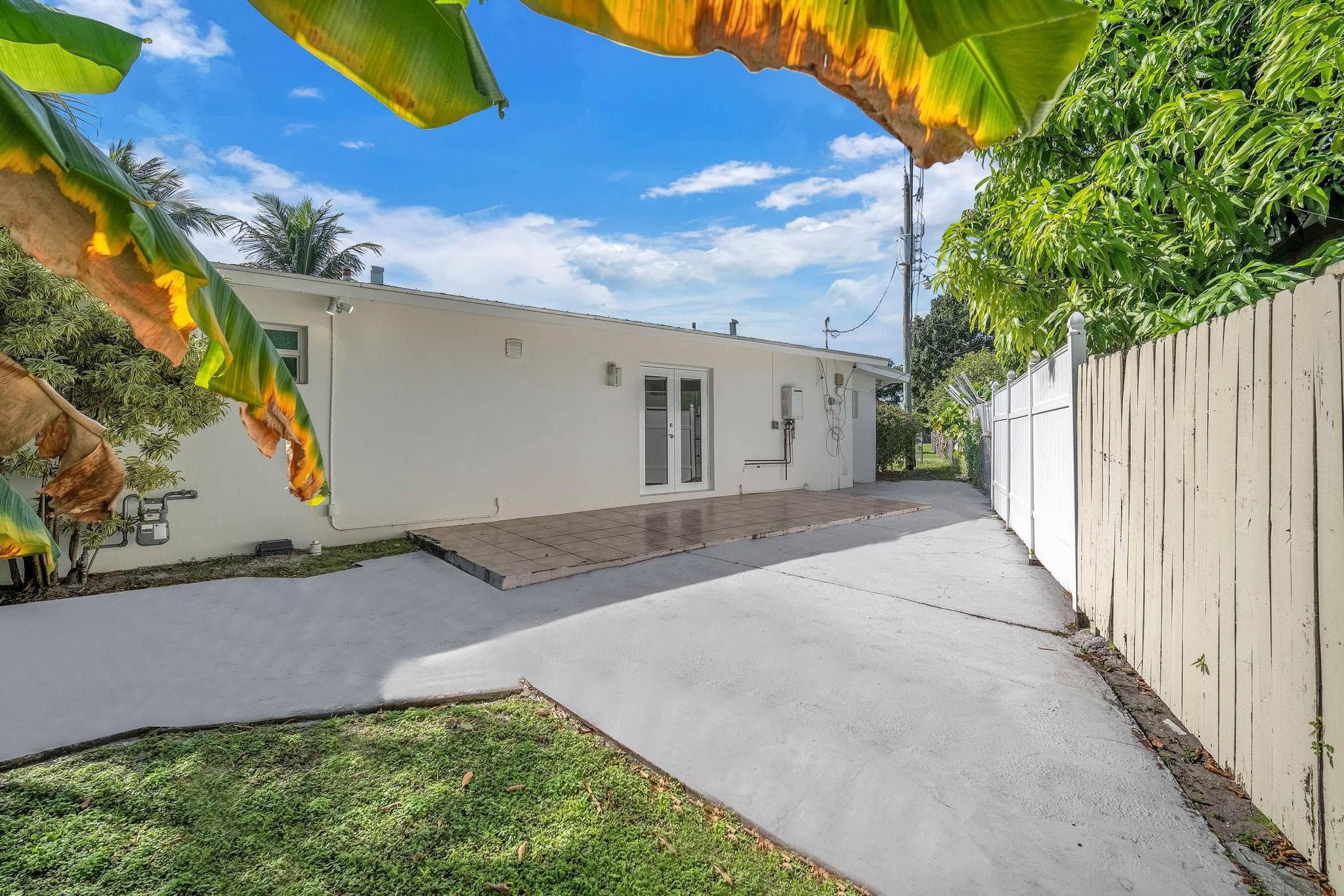 3308 E El Vedado Court, West Palm Beach, FL 33405 24
