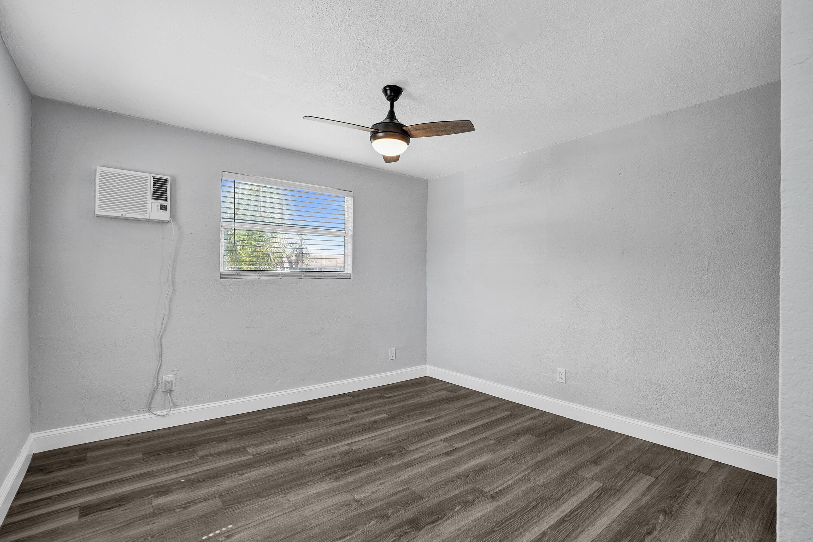 2261 NW 2nd Street, Pompano Beach, FL 33069 7