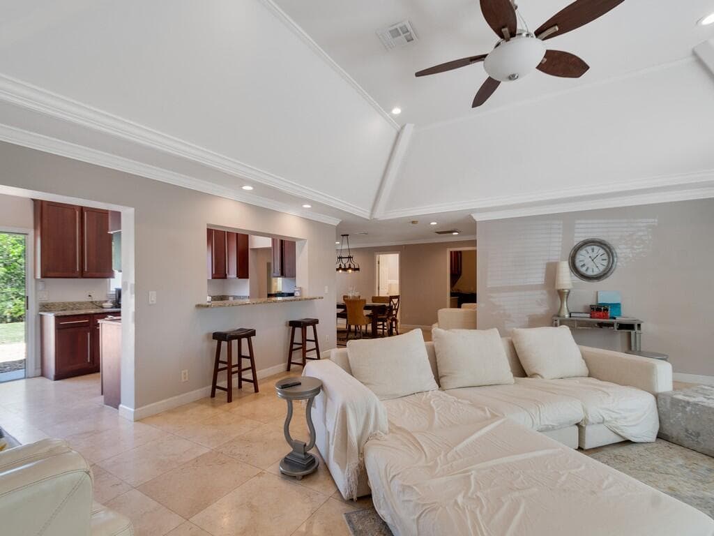 527 E Causeway Boulevard, Vero Beach, FL 32963 5