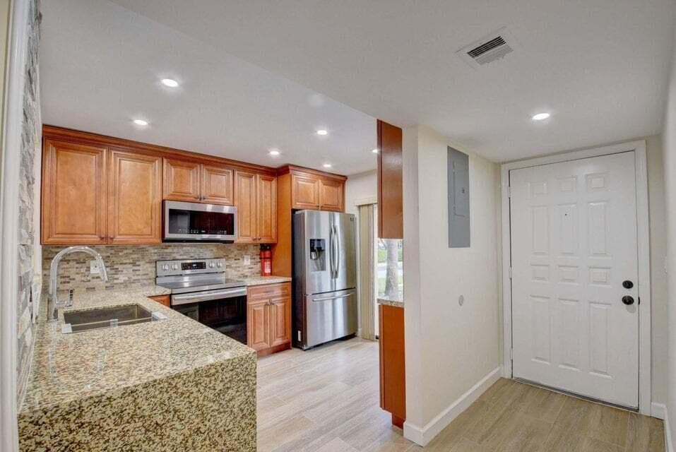400 Club Circle 101, Boca Raton, FL 33487 4